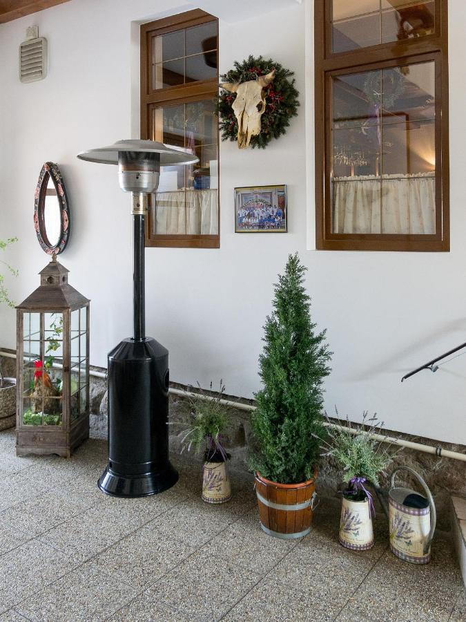 Penzion Gazdovsky Hostinec Topoľčianky Eksteriør billede